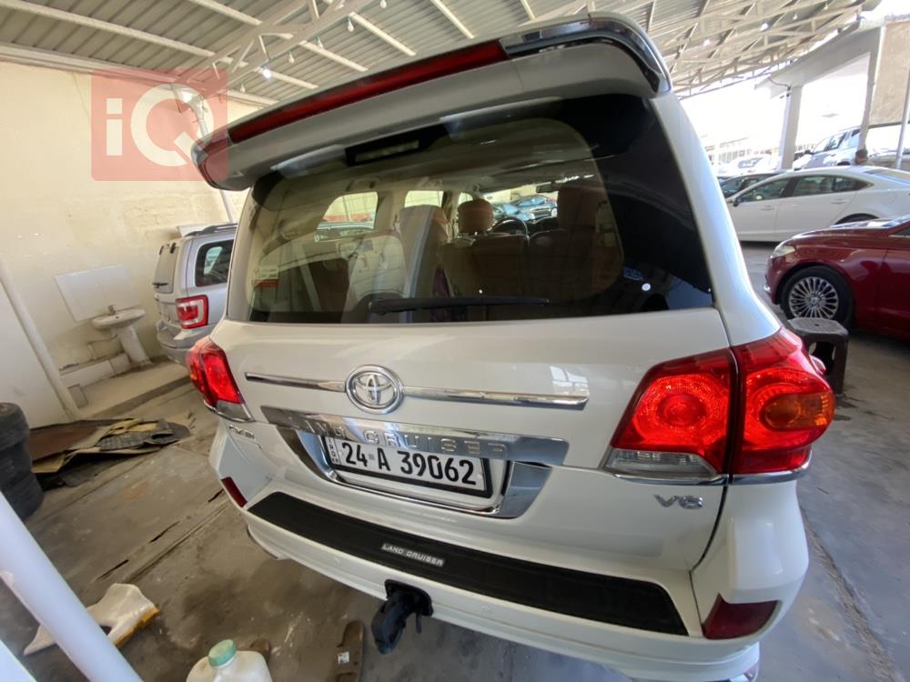 تۆیۆتا لاند کروزەر